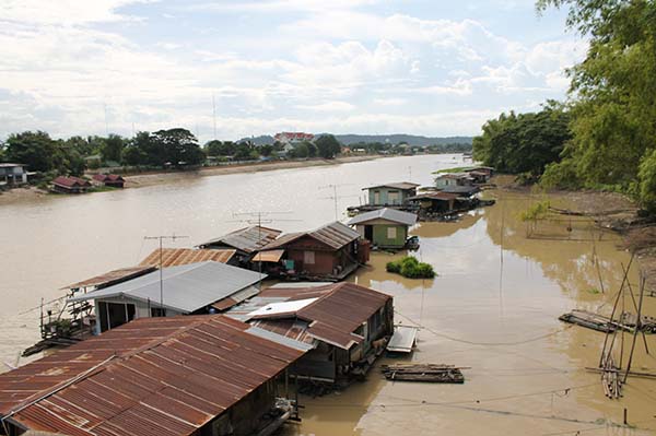 land next to canal ที่ดินติดคลอง